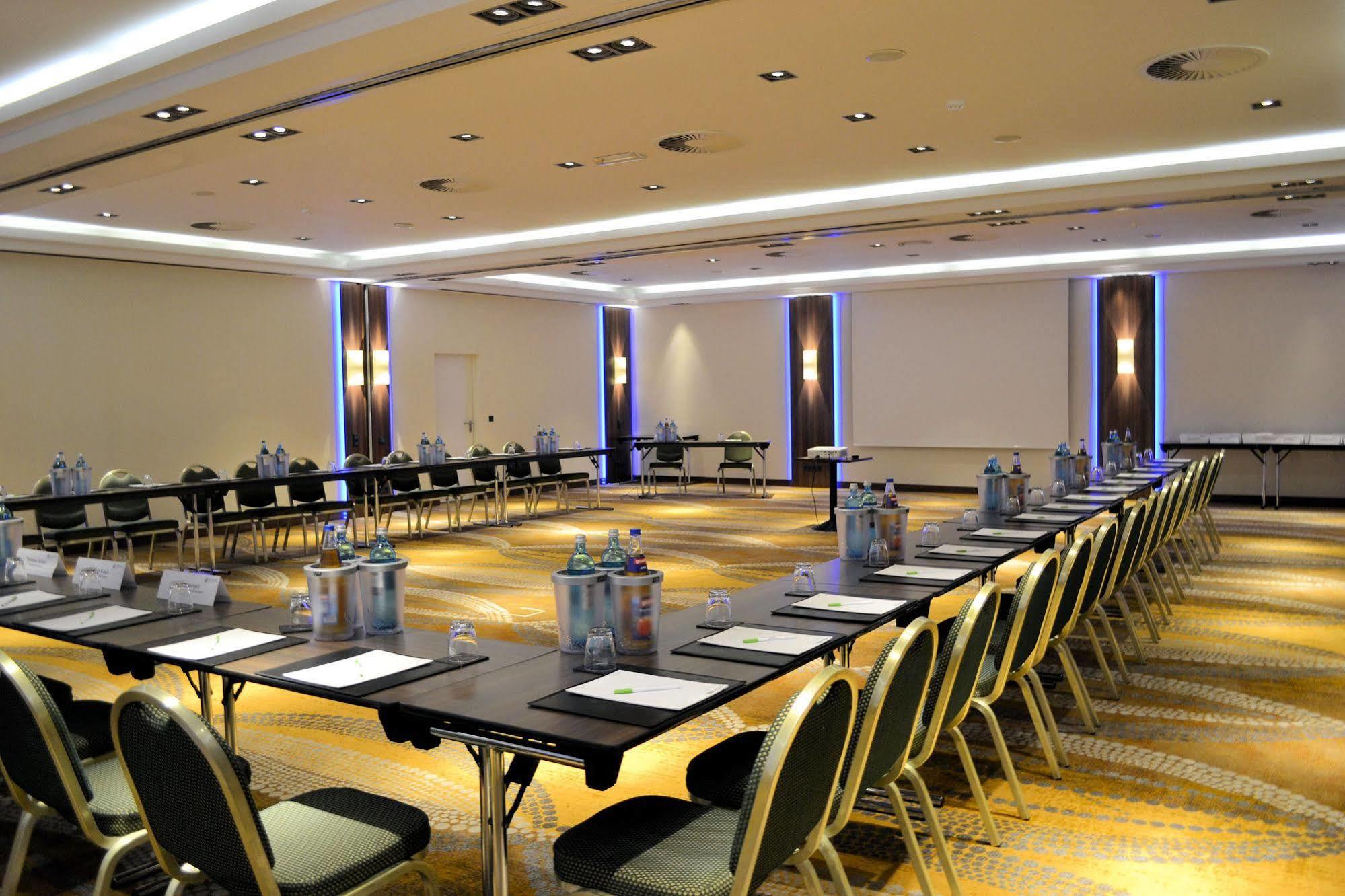 Courtyard by Marriott Düsseldorf Seestern Exterior foto
