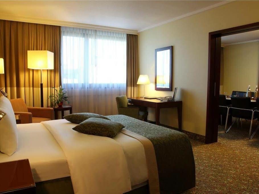 Courtyard by Marriott Düsseldorf Seestern Exterior foto
